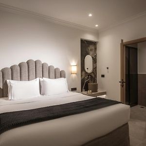 Zimmer mit Kingsize-Bett
